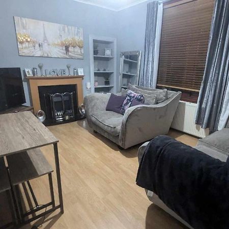 Lovely 2 Bedroom Apartment In Heart Of 던디 외부 사진
