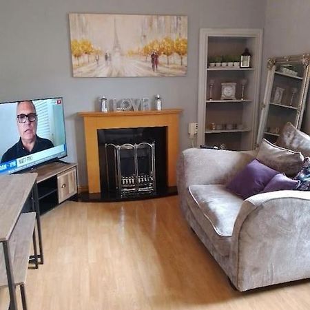 Lovely 2 Bedroom Apartment In Heart Of 던디 외부 사진