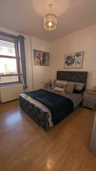 Lovely 2 Bedroom Apartment In Heart Of 던디 외부 사진