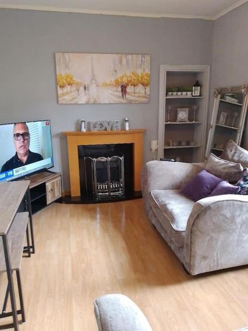 Lovely 2 Bedroom Apartment In Heart Of 던디 외부 사진