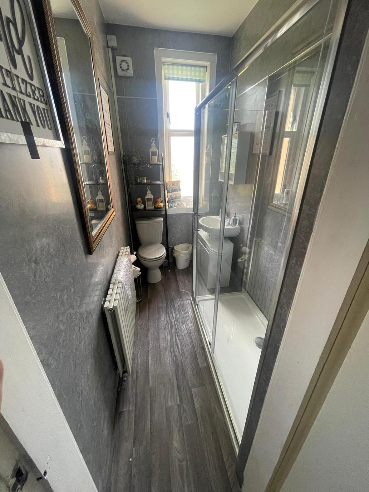 Lovely 2 Bedroom Apartment In Heart Of 던디 외부 사진