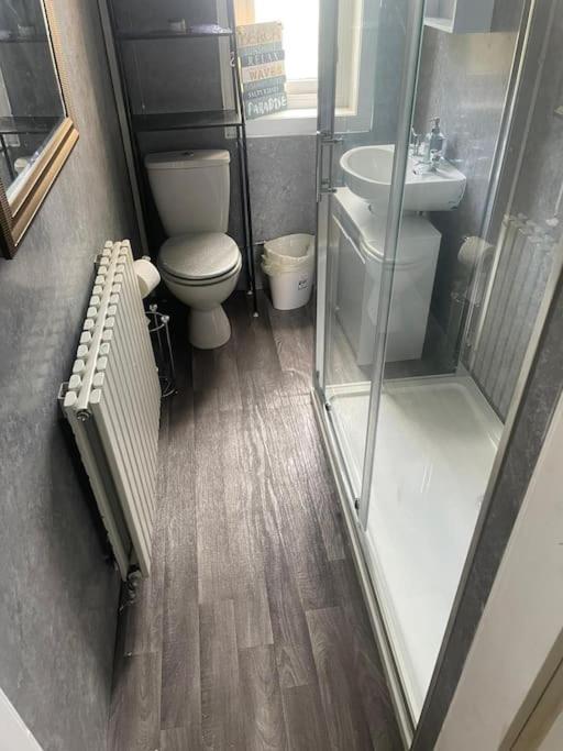Lovely 2 Bedroom Apartment In Heart Of 던디 외부 사진